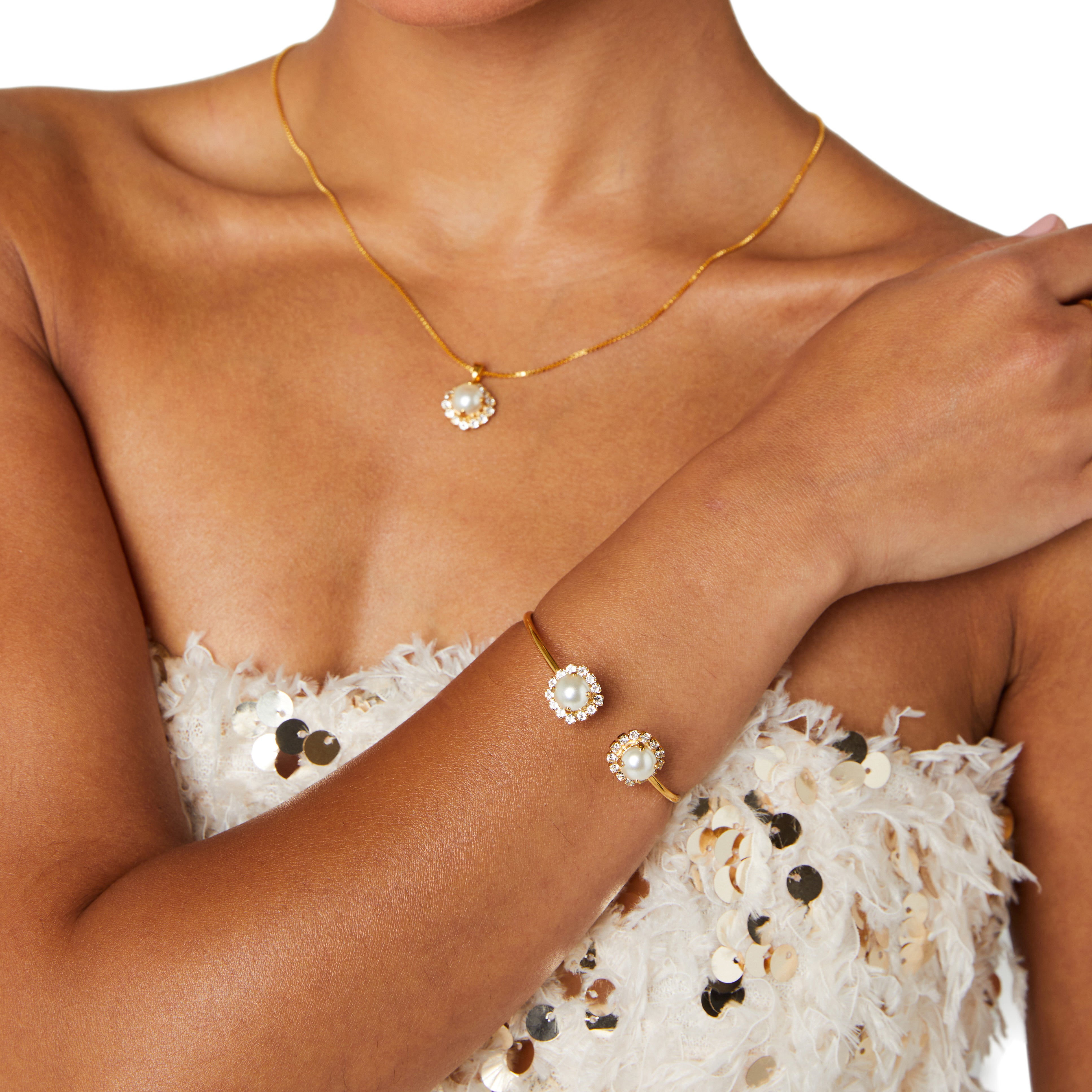 Halo Pendant, Gold Necklace, Pendant, Statement Necklace, Wedding Necklace, Going Out Necklace, Swarovski Necklace, White Necklace, Beautiful Necklace, Pearl Necklace