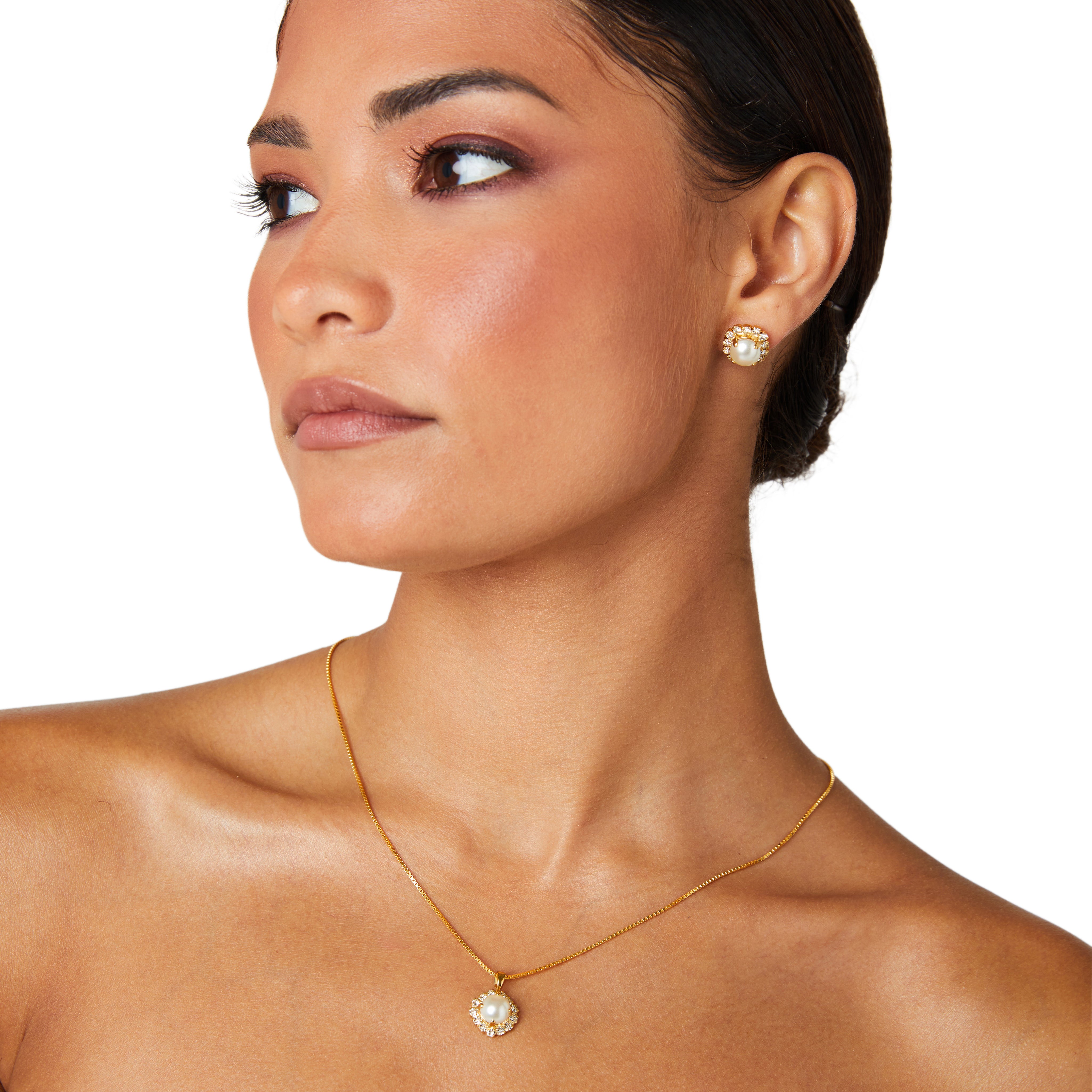 Halo Pendant, Gold Necklace, Pendant, Statement Necklace, Wedding Necklace, Going Out Necklace, Swarovski Necklace, White Necklace, Beautiful Necklace, Pearl Necklace