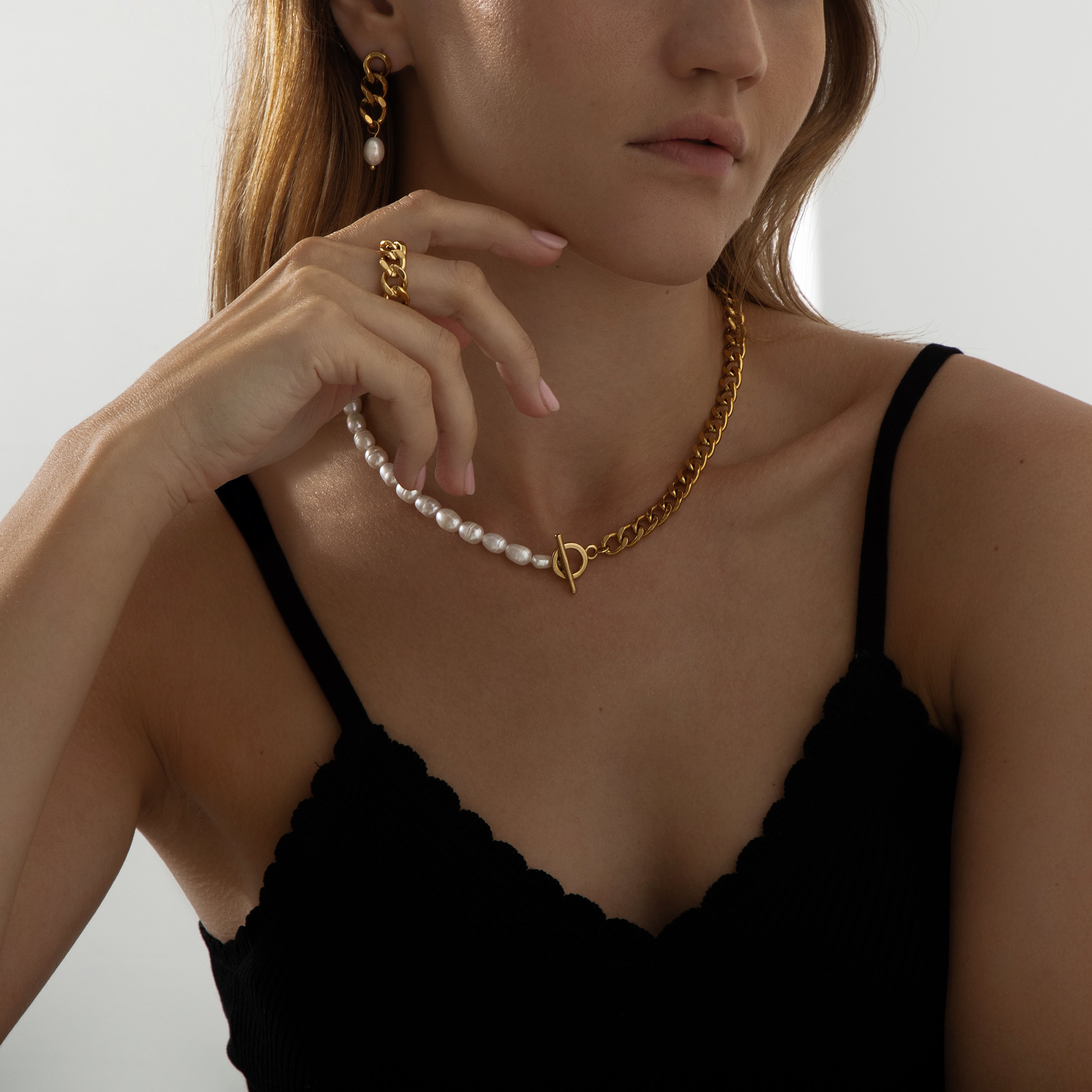 Duet Baroque Pearl And Curb Chain Earrings | Gold