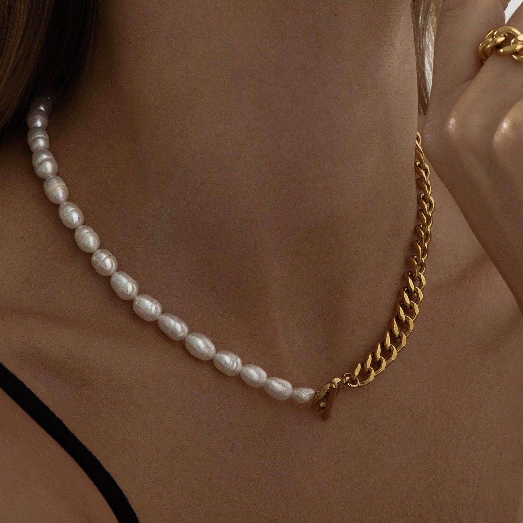 Duet Baroque Pearl And Curb Chain Necklace | Gold