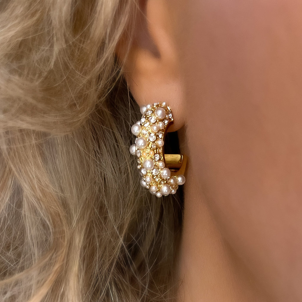 Pearl hoop, gold hoop, gold earrings, pearl earrings, gold pearl earrings, wedding earrings, holiday earrings, trendy earrings, gold pearl hoop