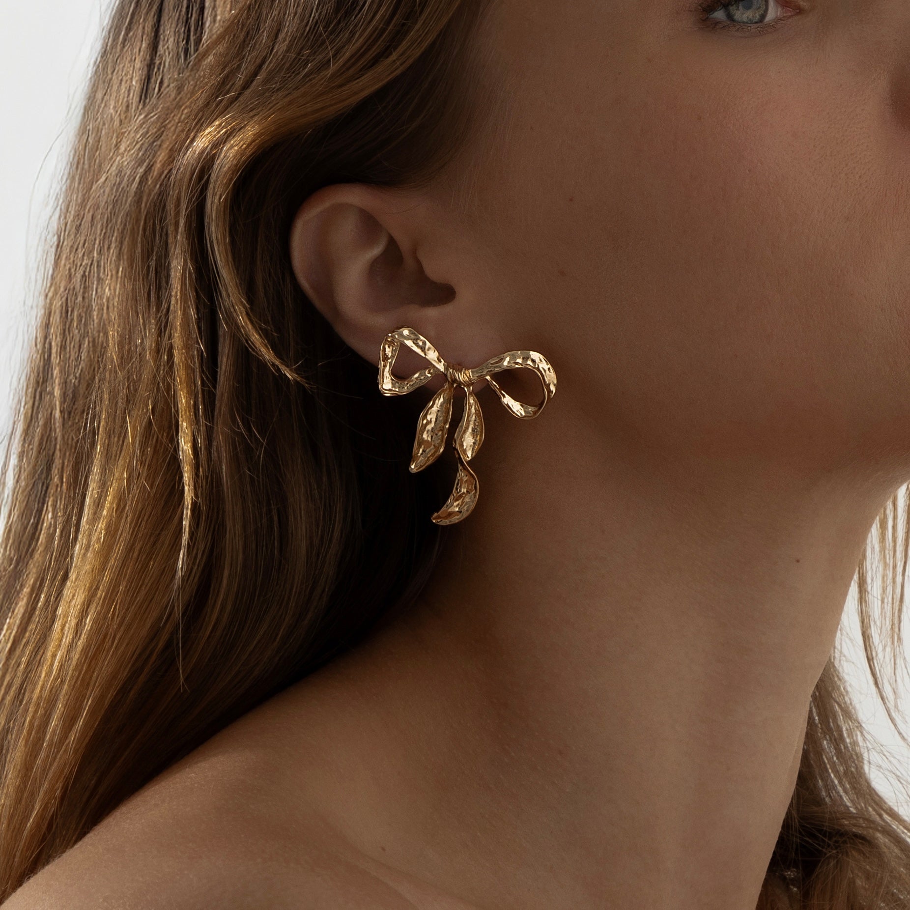Ribbon Twist Hammered Bow Earrings | Gold