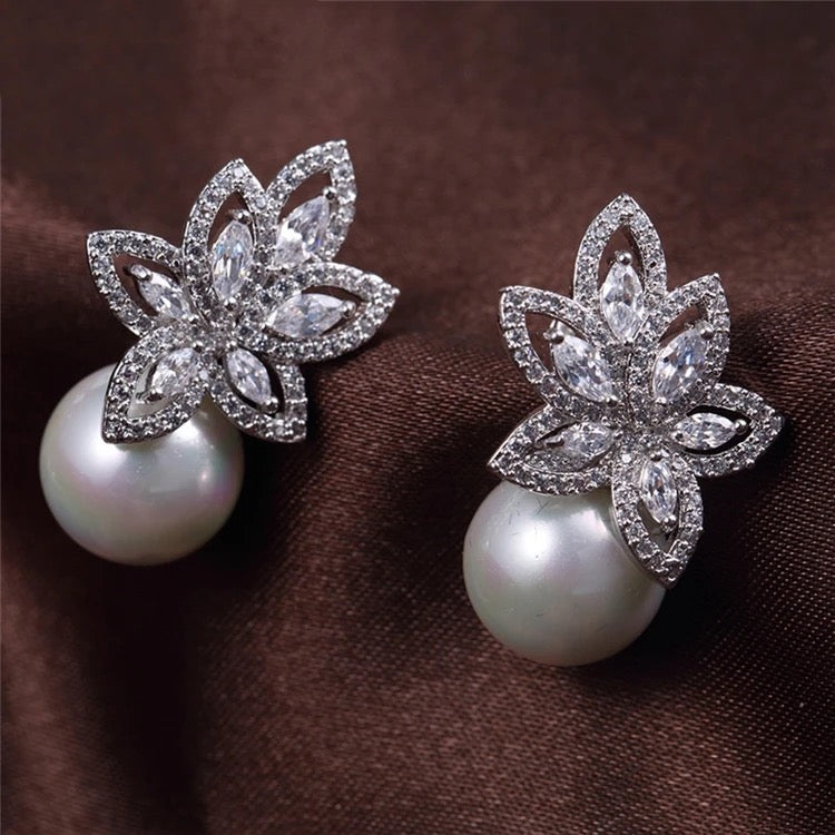 Silver earrings, pearl earrings, going out earrings, wedding earrings, drop earrings, party earrings, silver pearl earrings, pearl earrings, bridal earrings, statement earrings