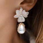Gold earrings, pearl earrings, going out earrings, wedding earrings, golden earrings, drop earrings, party earrings, gold pearl earrings, pearl earrings, bridal earrings, statement earrings